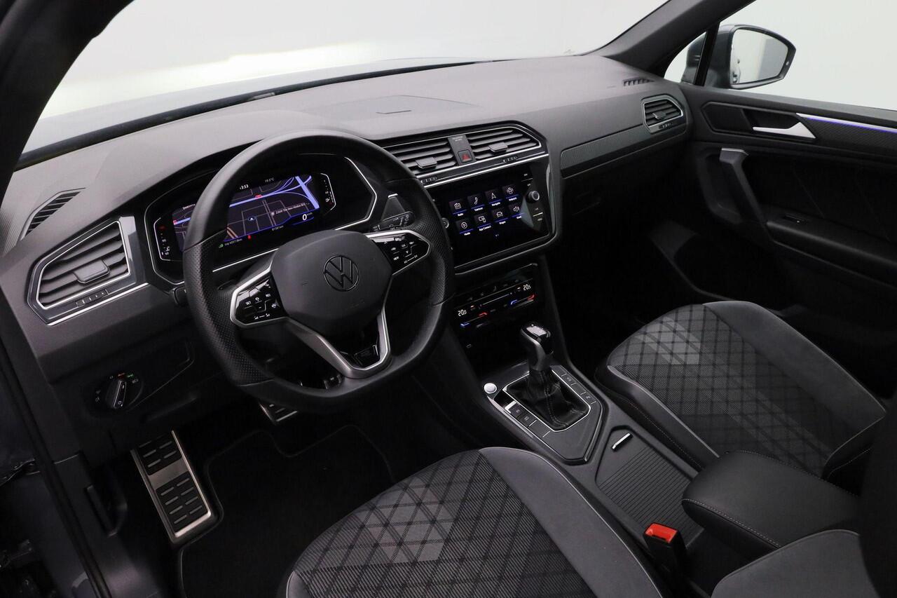 Volkswagen TIGUAN 1.5 TSI 150 pk DSG R-Line Business+ | Panoramadak | IQ Light | Achteruitrijcamera | Navigatie | Adaptive Cruise | Keyless Entry