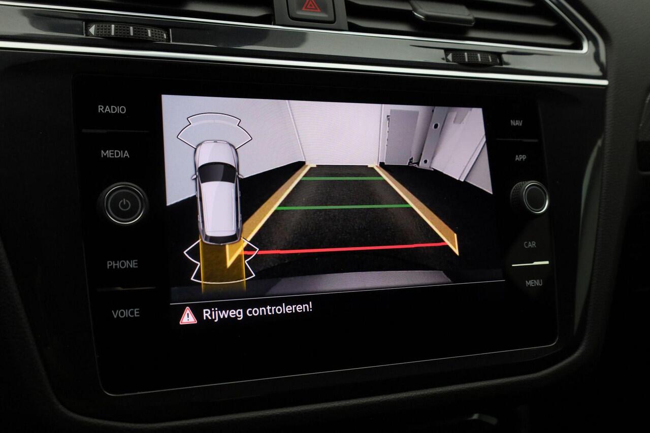 Volkswagen TIGUAN 1.5 TSI 150 pk DSG R-Line Business+ | Panoramadak | IQ Light | Achteruitrijcamera | Navigatie | Adaptive Cruise | Keyless Entry