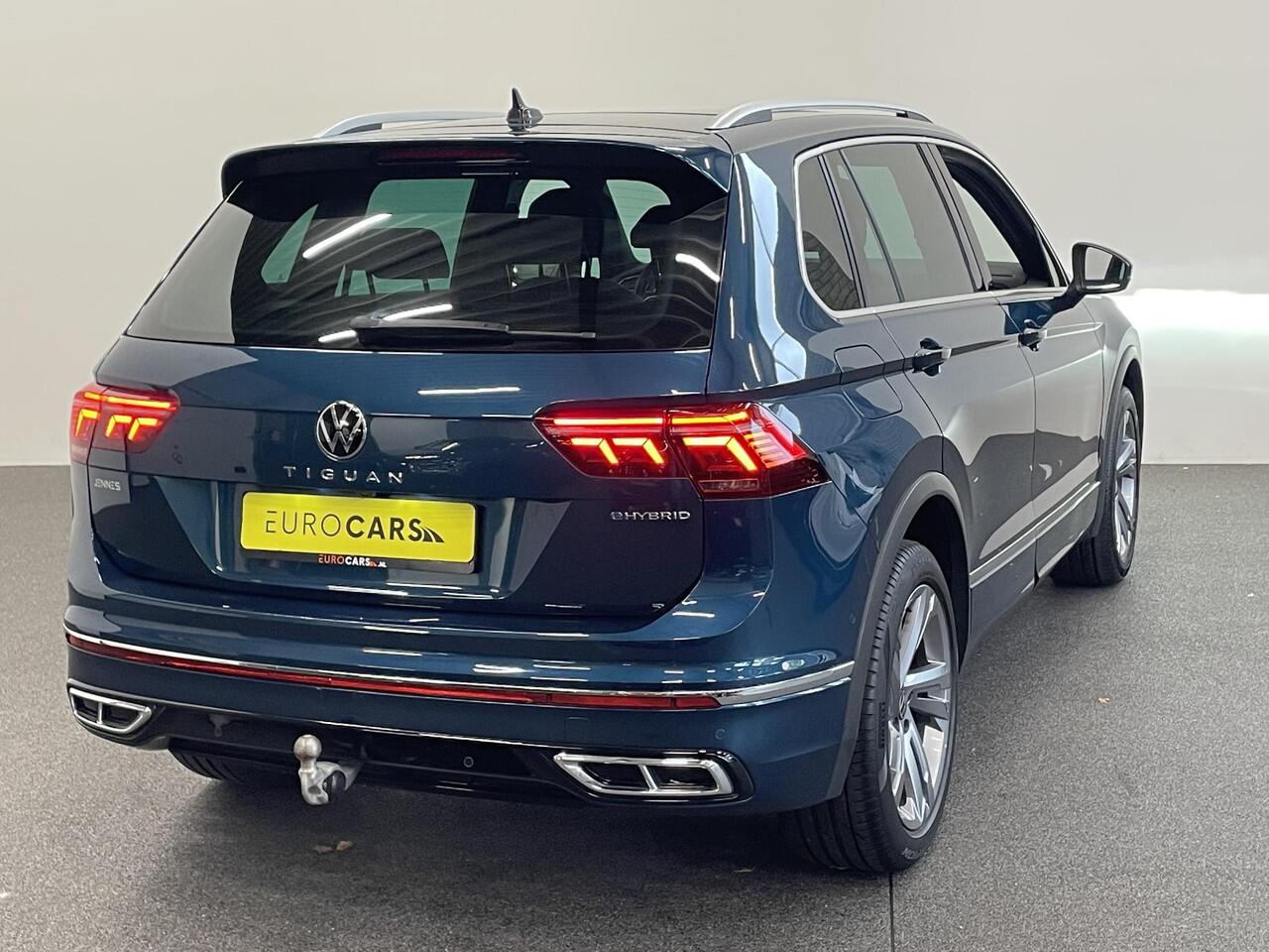 Volkswagen TIGUAN 1.4 TSI eHybrid 245pk DSG R-Line Platinum Panoramadak Trekhaak Navigatie Apple Carplay/Android Auto Camera Parkeersensoren Adaptive Cruise Control Matrix Ledverlichting Stoel- en stuurverwarming Climate Control