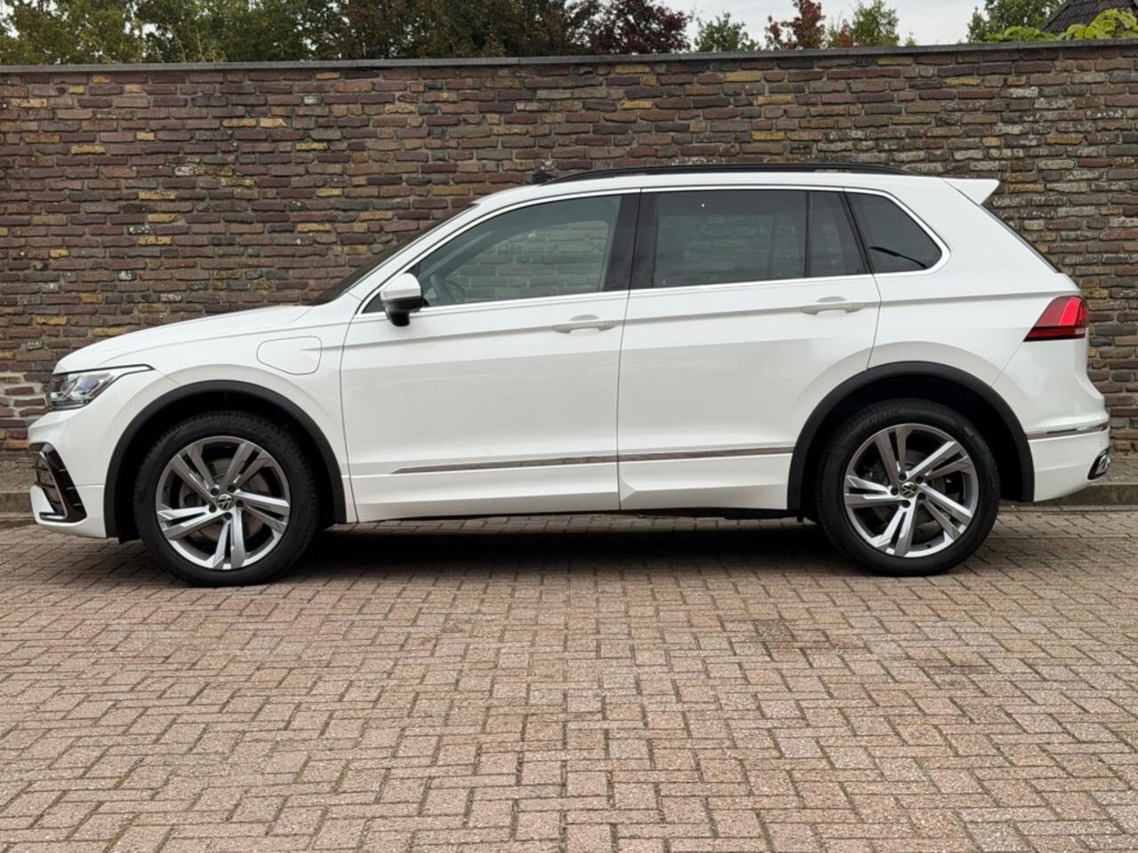 Volkswagen TIGUAN 1.4 TSI eHybrid R-LINE Panodak Head-Up Keyless