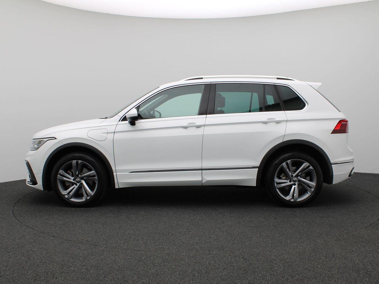 Volkswagen TIGUAN 1.4 TSI eHybrid R-Line Business+ 245PK DSG Trekhaak, Achteruitrijcamera, Keyless, Stoelverwarming, Navi, Clima, Elektr. Achterklep, 19" LM Velgen, Adaptieve Cruise Control