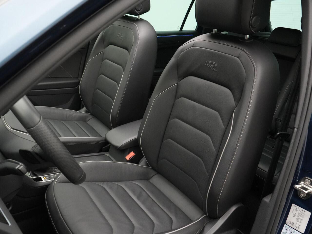 Volkswagen TIGUAN 1.4 TSI eHybrid R-Line Business+ | Panoramadak | IQ Light | Trekhaak | Lederen bekleding 'Vienna' | Rondomzicht camera | Park Assist | Side Assist | 19 inch