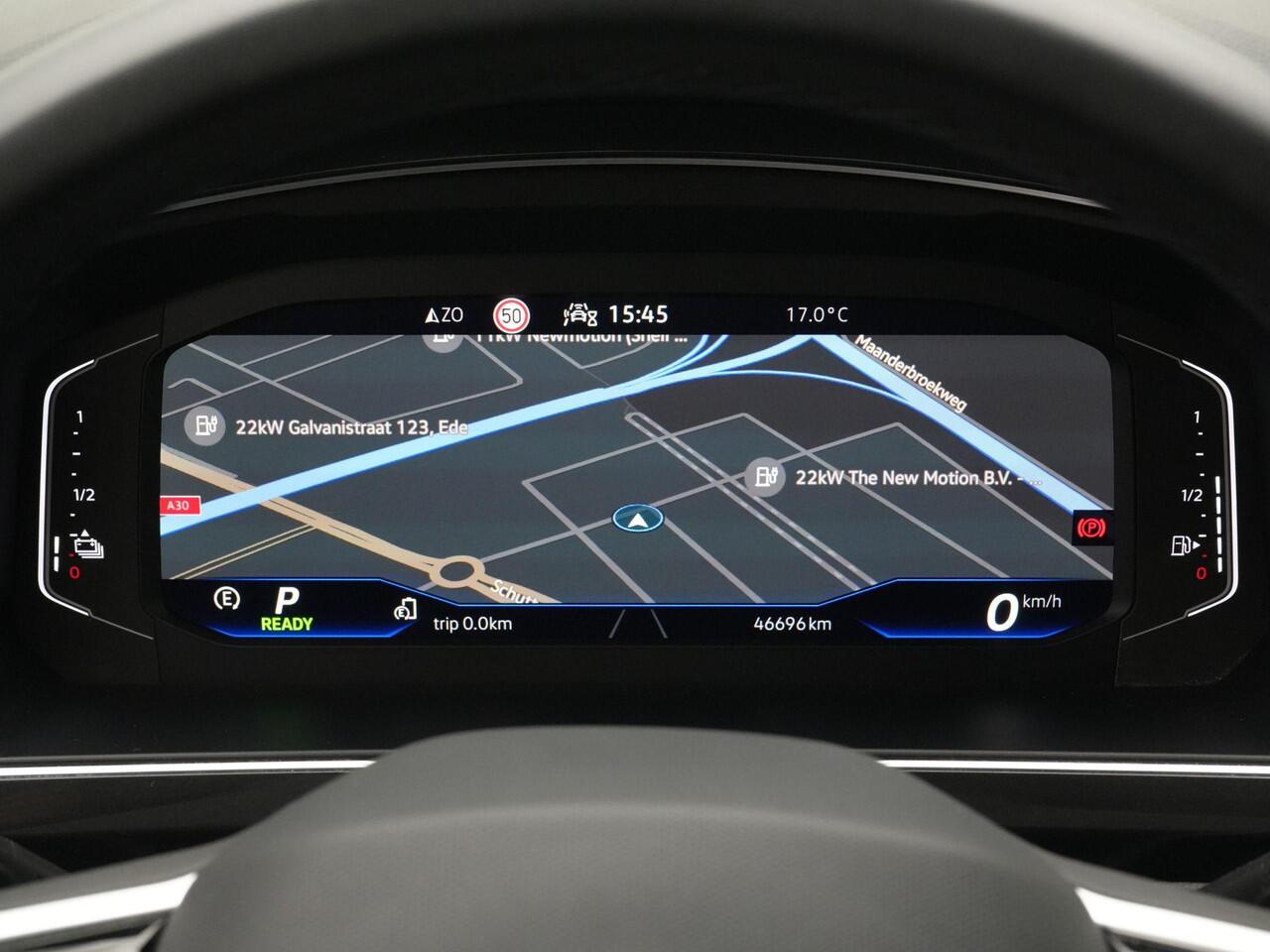 Volkswagen TIGUAN 1.4 TSI eHybrid R-Line Business+ | Panoramadak | IQ Light | Trekhaak | Lederen bekleding 'Vienna' | Rondomzicht camera | Park Assist | Side Assist | 19 inch