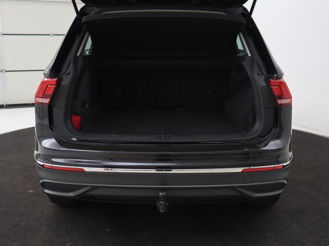 Volkswagen TIGUAN 1.4 TSI eHybrid R-Line Business | Panoramadak | Trekhaak | Stoelverwarming | head-up display | Carplay | Cruise Control Adaptief | LMV 17 |