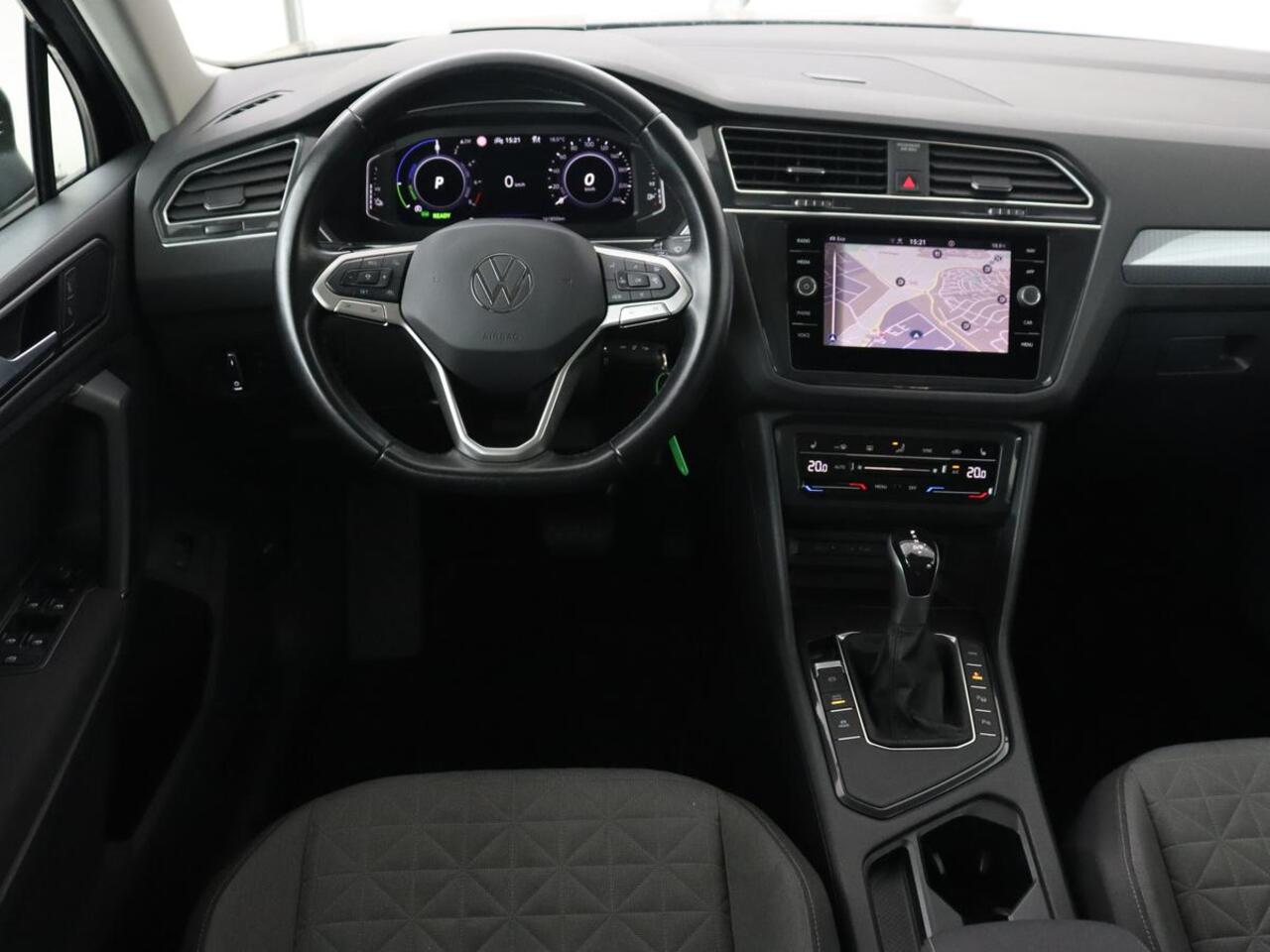 Volkswagen TIGUAN 1.4 TSI eHybrid R-Line Business | Panoramadak | Trekhaak | Stoelverwarming | head-up display | Carplay | Cruise Control Adaptief | LMV 17 |