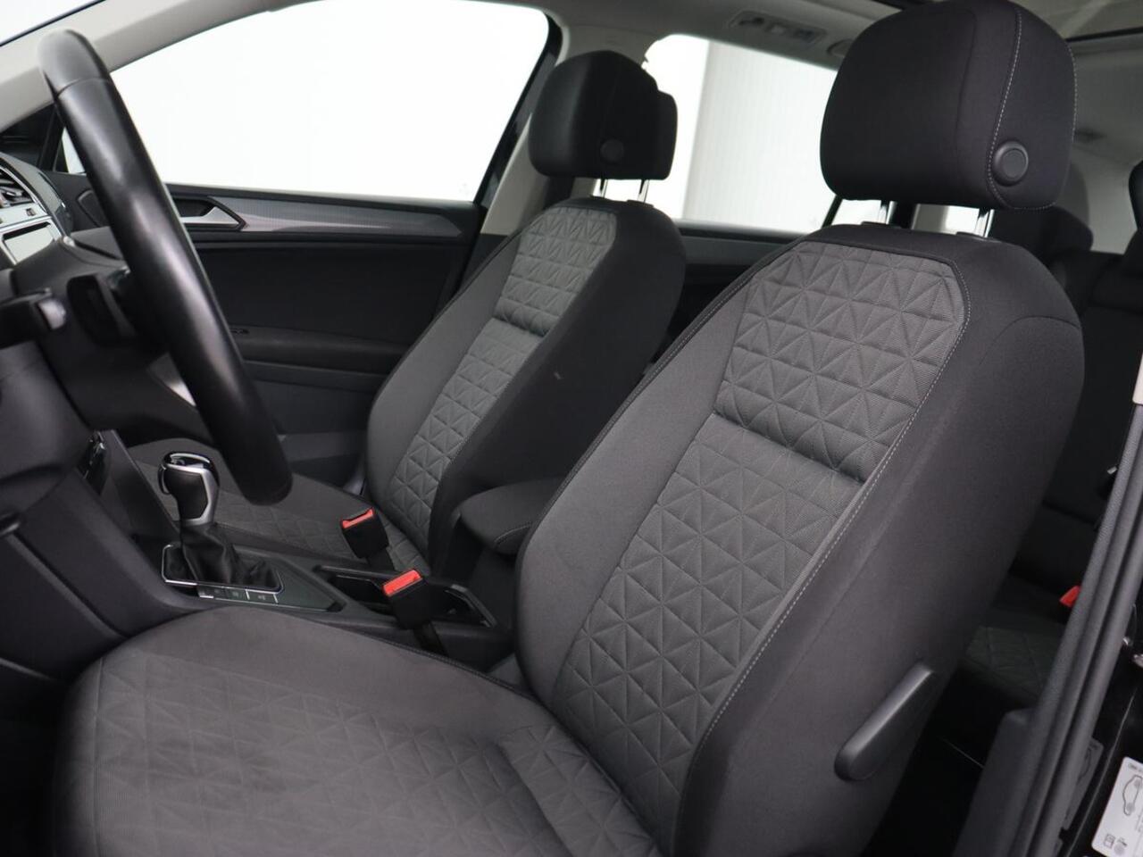 Volkswagen TIGUAN 1.4 TSI eHybrid R-Line Business | Panoramadak | Trekhaak | Stoelverwarming | head-up display | Carplay | Cruise Control Adaptief | LMV 17 |