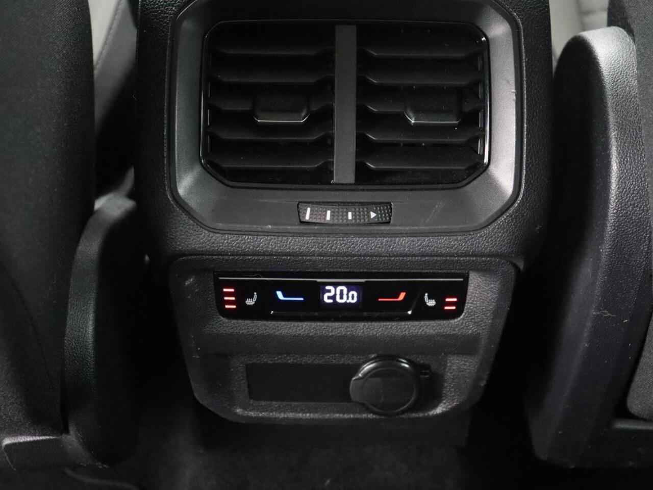 Volkswagen TIGUAN 1.4 TSI eHybrid R-Line Business | Panoramadak | Trekhaak | Stoelverwarming | head-up display | Carplay | Cruise Control Adaptief | LMV 17 |