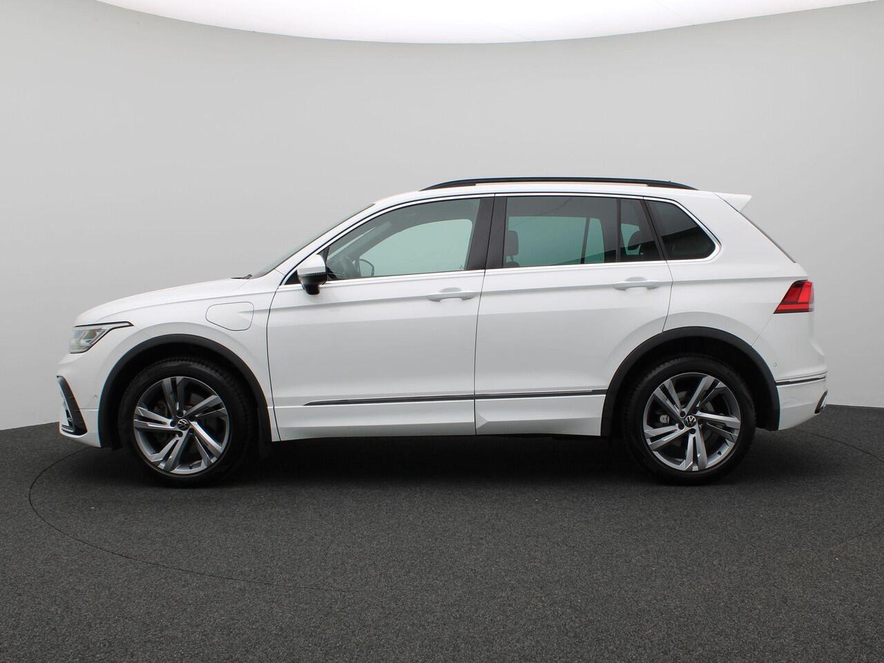Volkswagen TIGUAN 1.4 TSI eHybrid R-Line Business+ 245PK DSG SOH 88%, Volleder, Memorystoel, Trekhaak, Stoel-Stuurverwarming, Achteruitrijcamera,