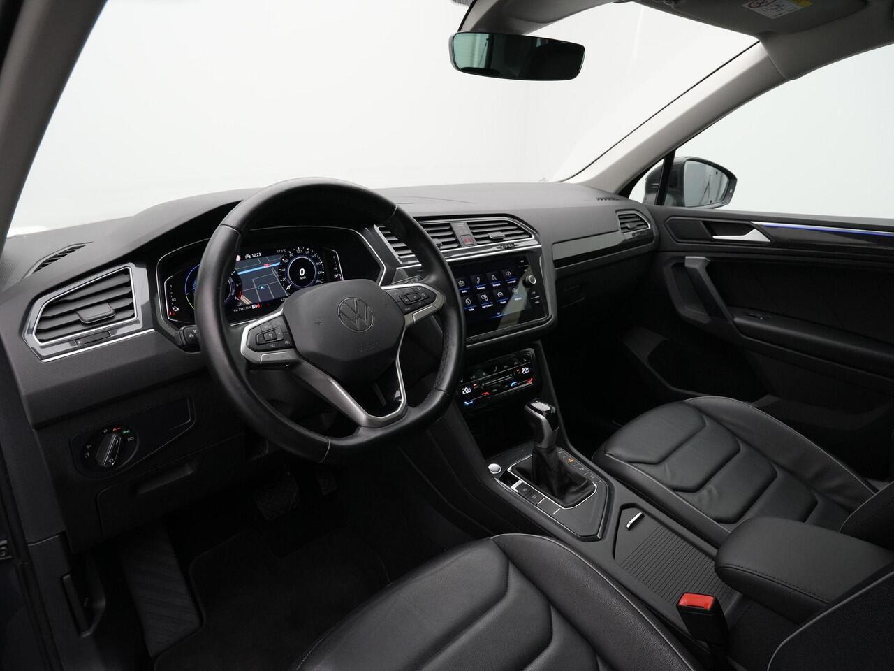 Volkswagen TIGUAN 1.4 TSI eHybrid 245 pk DSG Elegance | Panoramadak | Leder | Geheugenstoelen | IQ Light | Rondomzicht camera