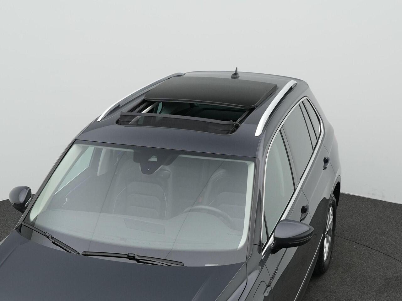 Volkswagen TIGUAN 1.4 TSI eHybrid 245 pk DSG Elegance | Panoramadak | Leder | Geheugenstoelen | IQ Light | Rondomzicht camera