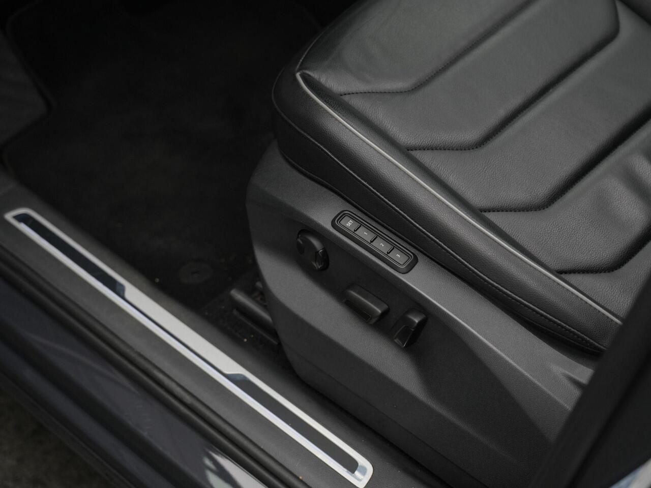 Volkswagen TIGUAN 1.4 TSI eHybrid 245 pk DSG Elegance | Panoramadak | Leder | Geheugenstoelen | IQ Light | Rondomzicht camera