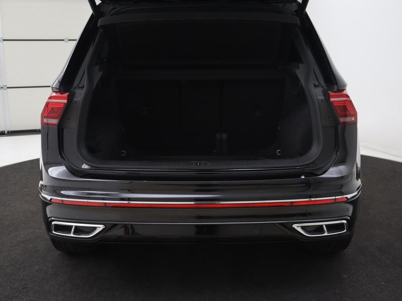 Volkswagen TIGUAN 1.5 TSI R-Line | Camera | Matrix LED | Adaptive cruise | Carplay | Navigatie | Keyless | 19'' | Virtual Cockpit | Climate control | Parkeerhulp
