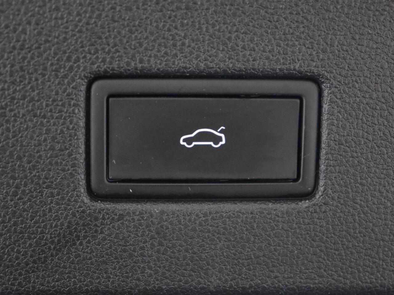 Volkswagen TIGUAN 1.5 TSI R-Line | Camera | Matrix LED | Adaptive cruise | Carplay | Navigatie | Keyless | 19'' | Virtual Cockpit | Climate control | Parkeerhulp