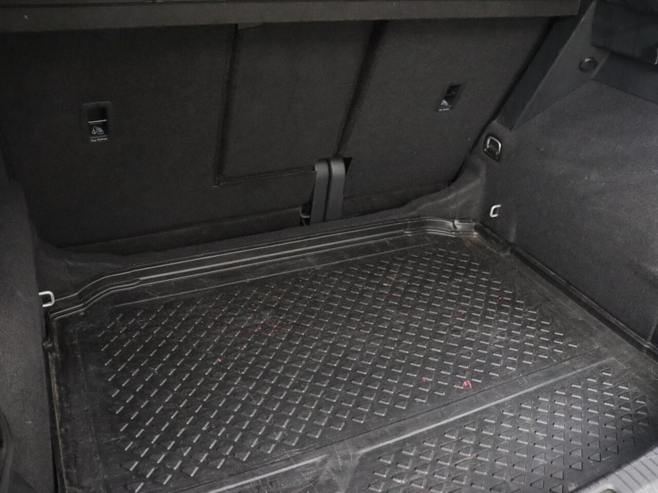 Volkswagen TIGUAN 1.5 TSI R-Line | Camera | Matrix LED | Adaptive cruise | Carplay | Navigatie | Keyless | 19'' | Virtual Cockpit | Climate control | Parkeerhulp