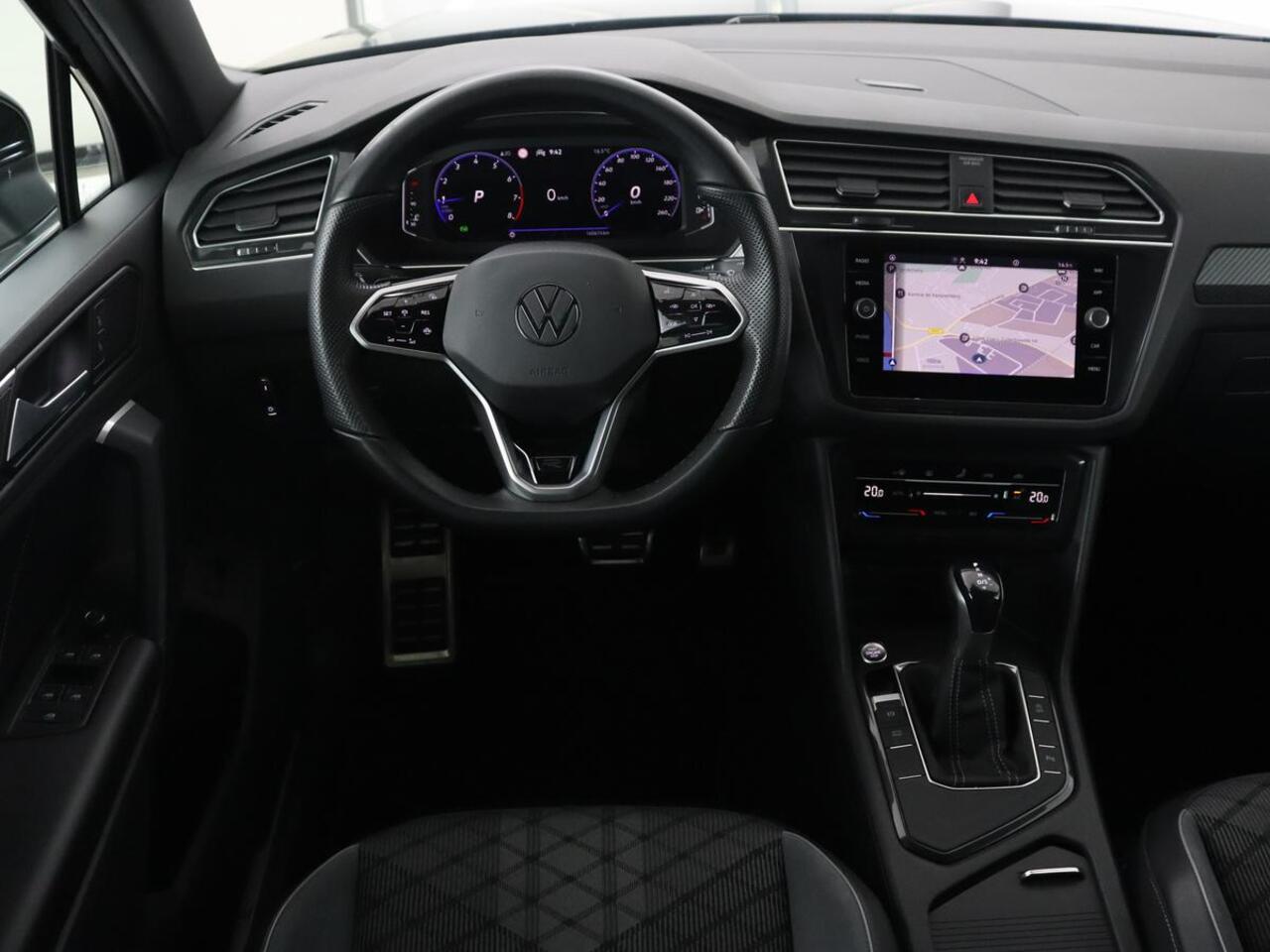 Volkswagen TIGUAN 1.5 TSI R-Line | Camera | Matrix LED | Adaptive cruise | Carplay | Navigatie | Keyless | 19'' | Virtual Cockpit | Climate control | Parkeerhulp