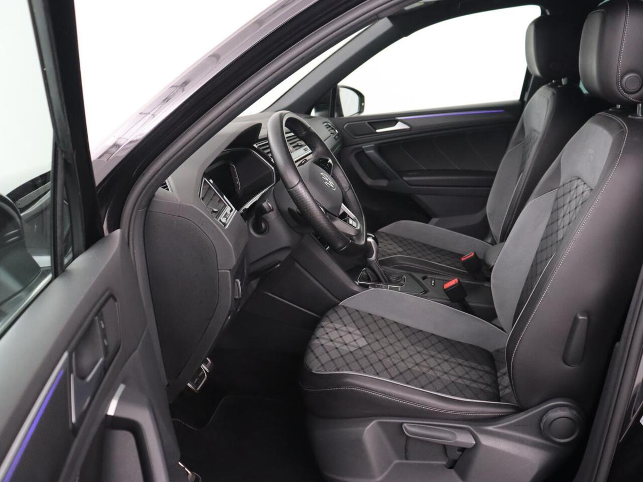 Volkswagen TIGUAN 1.5 TSI R-Line | Camera | Matrix LED | Adaptive cruise | Carplay | Navigatie | Keyless | 19'' | Virtual Cockpit | Climate control | Parkeerhulp