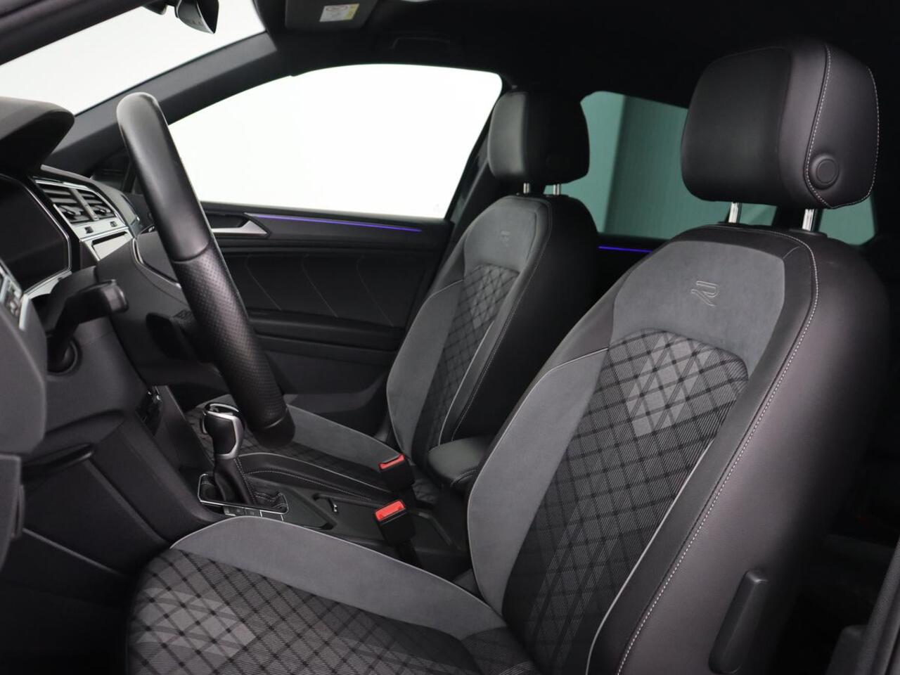 Volkswagen TIGUAN 1.5 TSI R-Line | Camera | Matrix LED | Adaptive cruise | Carplay | Navigatie | Keyless | 19'' | Virtual Cockpit | Climate control | Parkeerhulp