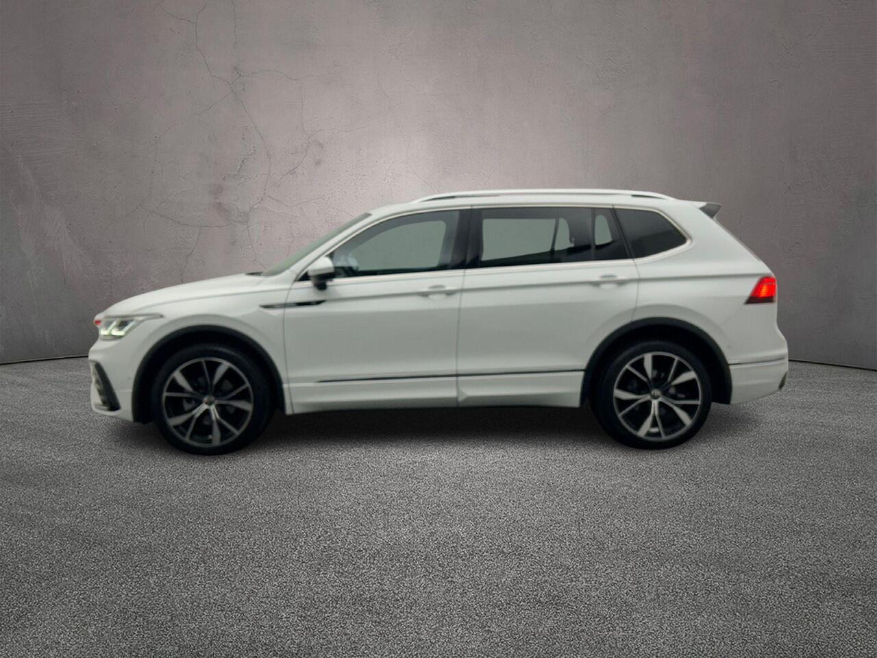 Volkswagen TIGUAN Allspace R-Line Business+ 7p. 1.5 TSI 150pk DSG Automaat Trekhaak, 3e zitrij, Panoramadak, Harman Kardon audio, Adaptive cruise control, Elektrische achterklep