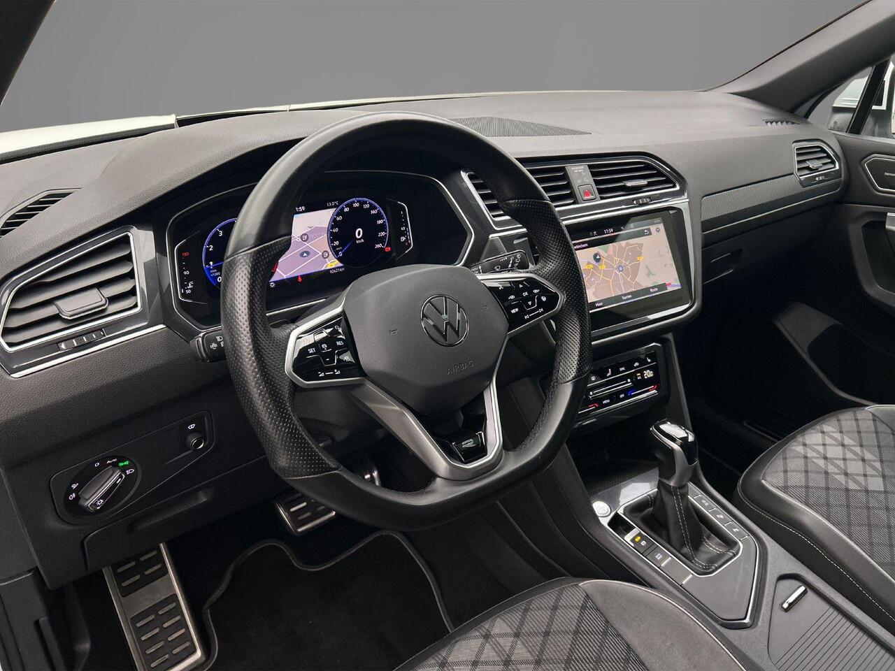 Volkswagen TIGUAN Allspace R-Line Business+ 7p. 1.5 TSI 150pk DSG Automaat Trekhaak, 3e zitrij, Panoramadak, Harman Kardon audio, Adaptive cruise control, Elektrische achterklep