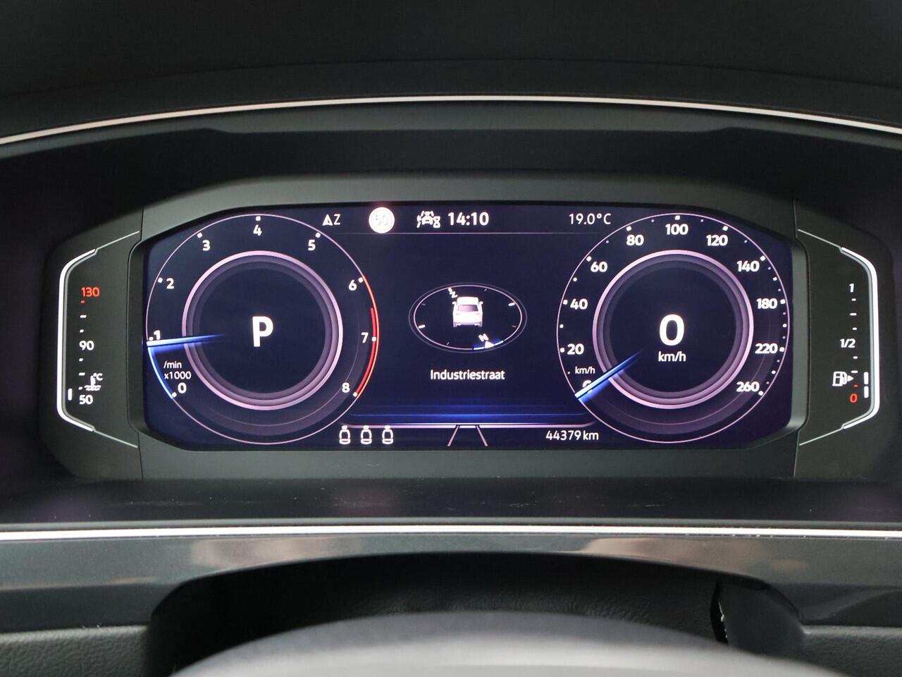 Volkswagen TIGUAN 1.5 TSI Elegance | 150 PK | Automaat | Trekhaak wegklapbaar | Panoramadak | Ergo-Active stoelen | Matrix LED IQ.Light |