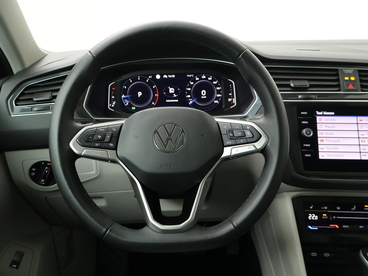 Volkswagen TIGUAN 1.5 TSI Elegance | 150 PK | Automaat | Trekhaak wegklapbaar | Panoramadak | Ergo-Active stoelen | Matrix LED IQ.Light |