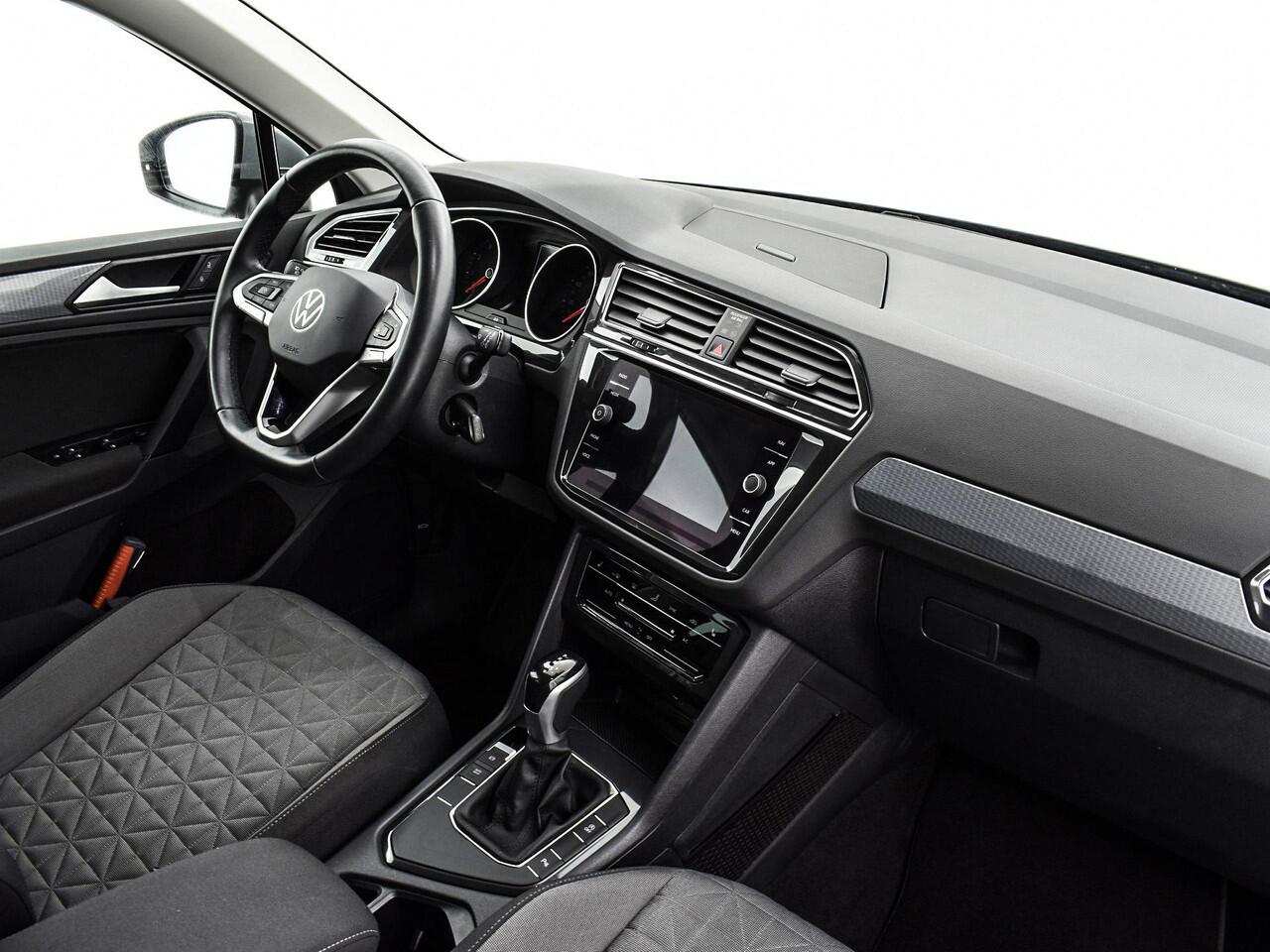 Volkswagen TIGUAN 1.5 TSI 150pk DSG Life Business · Apple/Android Car Play · P-Sensoren · Stoel&Stuurverwarming · Navigatie · 18'' Inch ·