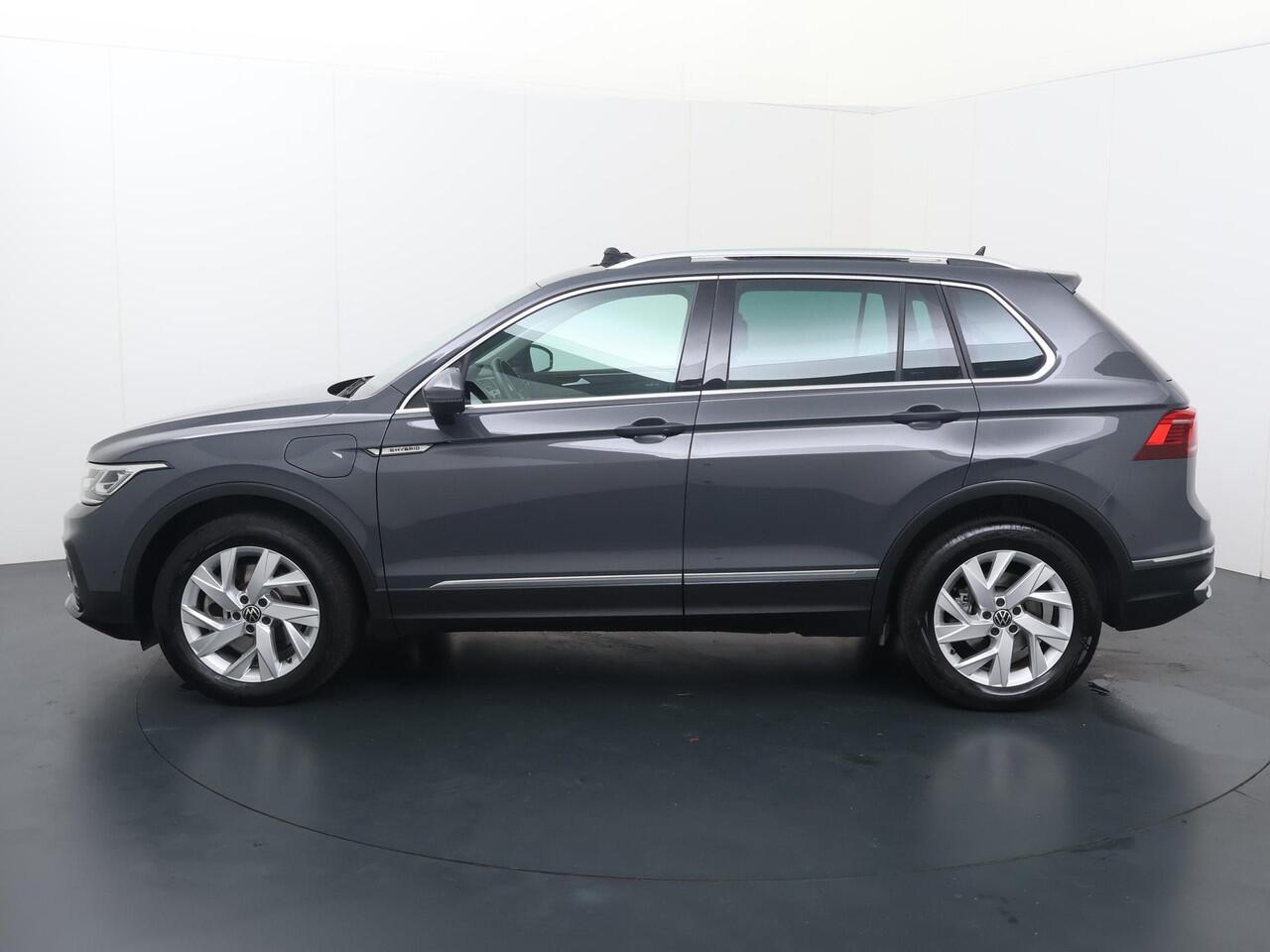 Volkswagen TIGUAN 1.4 TSI eHybrid Elegance | 245 PK | Panoramadak | Area view | Adaptive cruise control |