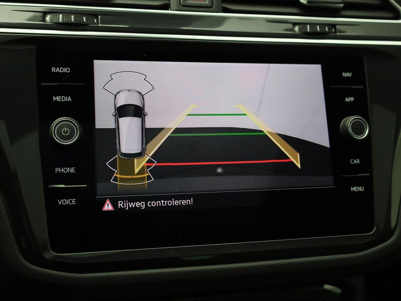 Volkswagen TIGUAN 1.4TSIeHybrid 180kW/245PK R-Line Business+ DSG · Panoramadak · Trekhaak · Camera + Parkeersensoren