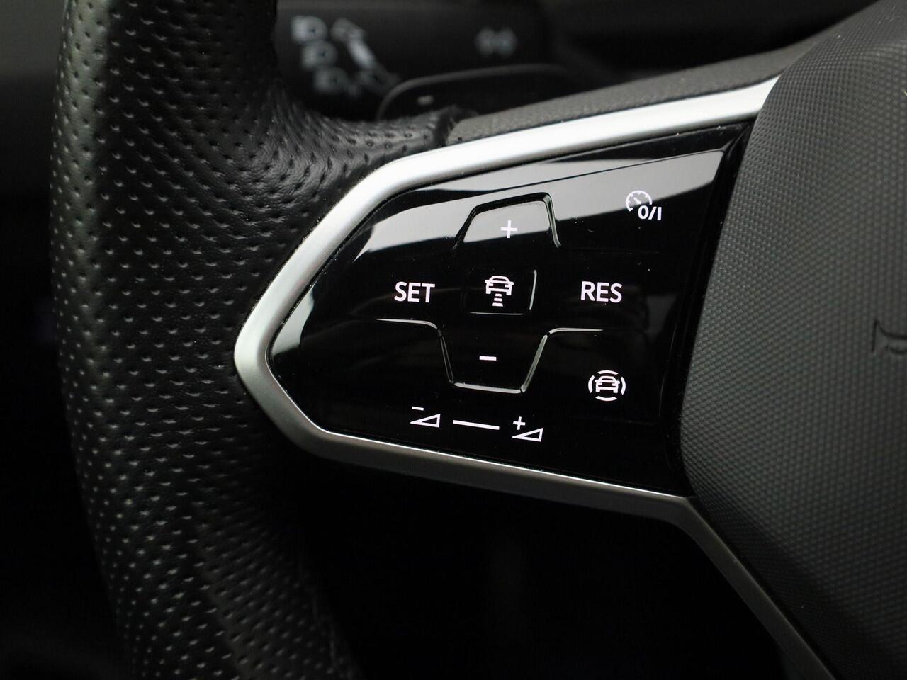 Volkswagen TIGUAN 1.4TSIeHybrid 180kW/245PK R-Line Business+ DSG · Panoramadak · Trekhaak · Camera + Parkeersensoren