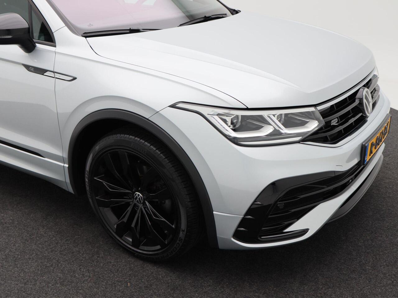 Volkswagen TIGUAN 1.5 TSi 150 Pk Automaat R-Line | Black Style | Panoramadak | Adaptive Cruise | Climate Control | Navigatie | Camera | Carplay | 20 inch | 34.670 Km!!