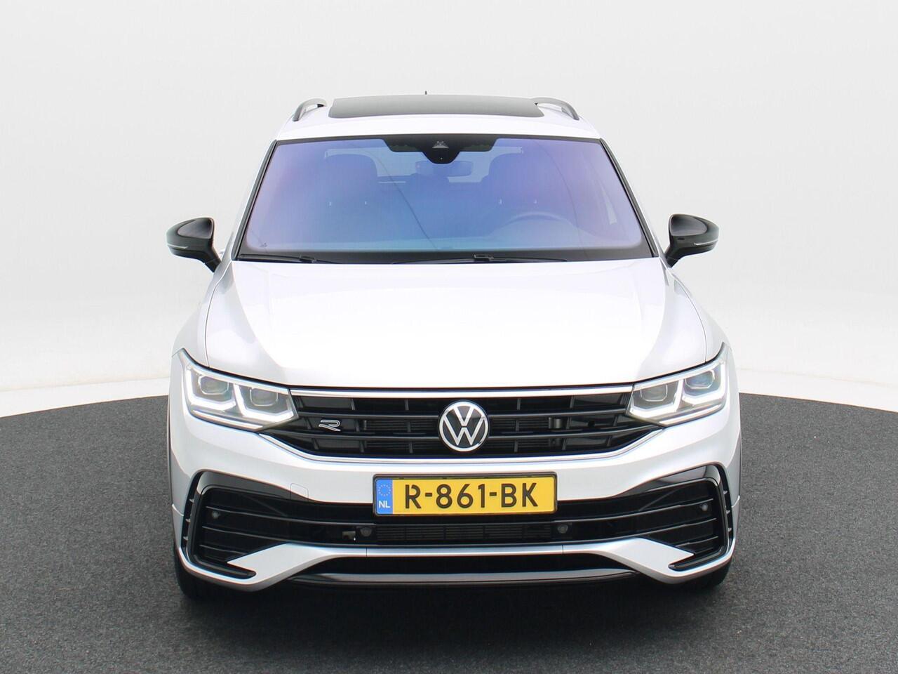 Volkswagen TIGUAN 1.5 TSi 150 Pk Automaat R-Line | Black Style | Panoramadak | Adaptive Cruise | Climate Control | Navigatie | Camera | Carplay | 20 inch | 34.670 Km!!