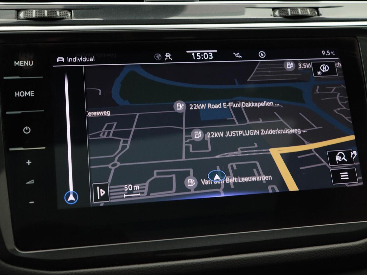 Volkswagen TIGUAN 1.5 TSi 150 Pk Automaat R-Line | Black Style | Panoramadak | Adaptive Cruise | Climate Control | Navigatie | Camera | Carplay | 20 inch | 34.670 Km!!