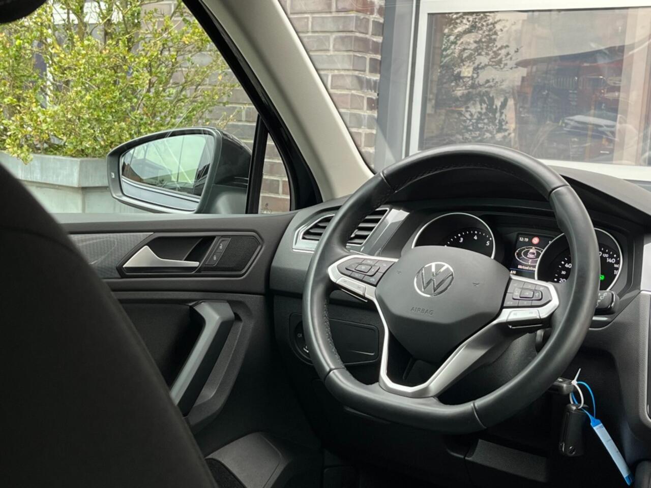 Volkswagen TIGUAN 1.5TSi ACT DSG AUT. - LIFE - NAVI - STOELV. - 17 INCH