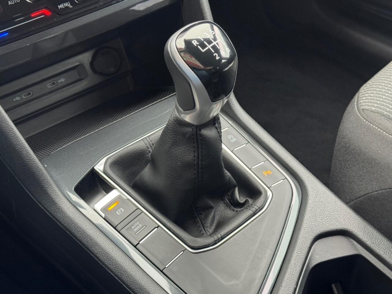 Volkswagen TIGUAN 1.5 TSI ACT. 150PK NW.MODEL LED NAVI CARPLAY AIRCO LMV PDC