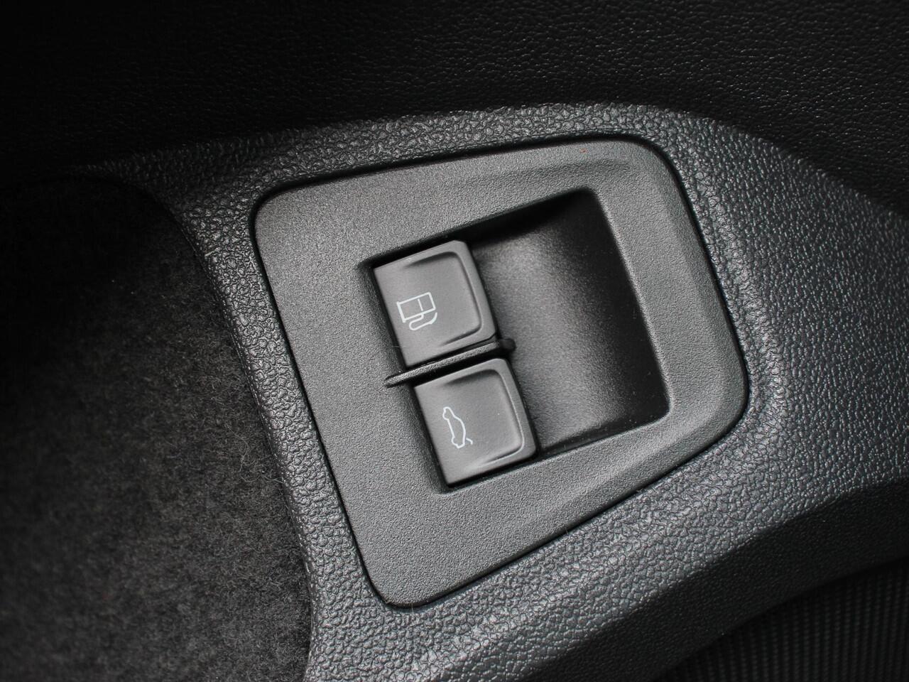 Volkswagen TIGUAN 1.4 TSI 245pk PHEV Life DSG | Navigatie | Apple Carplay/Android Auto | Parkeersensoren | Adaptive Cruise Control | Elektrische achterklep | Virtual Cockpit | Climate Control | Keyless Entry