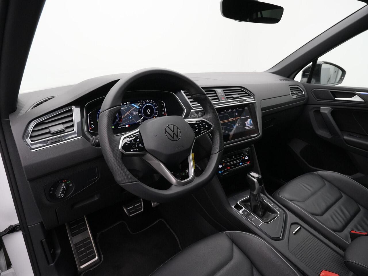 Volkswagen TIGUAN 1.4 TSI eHybrid 245 pk DSG R-Line | Trekhaak | Navigatie Discover Pro | Leder | Geheugenstoelen | 360 camera | IQ Light | Stuur-/stoelverwarming