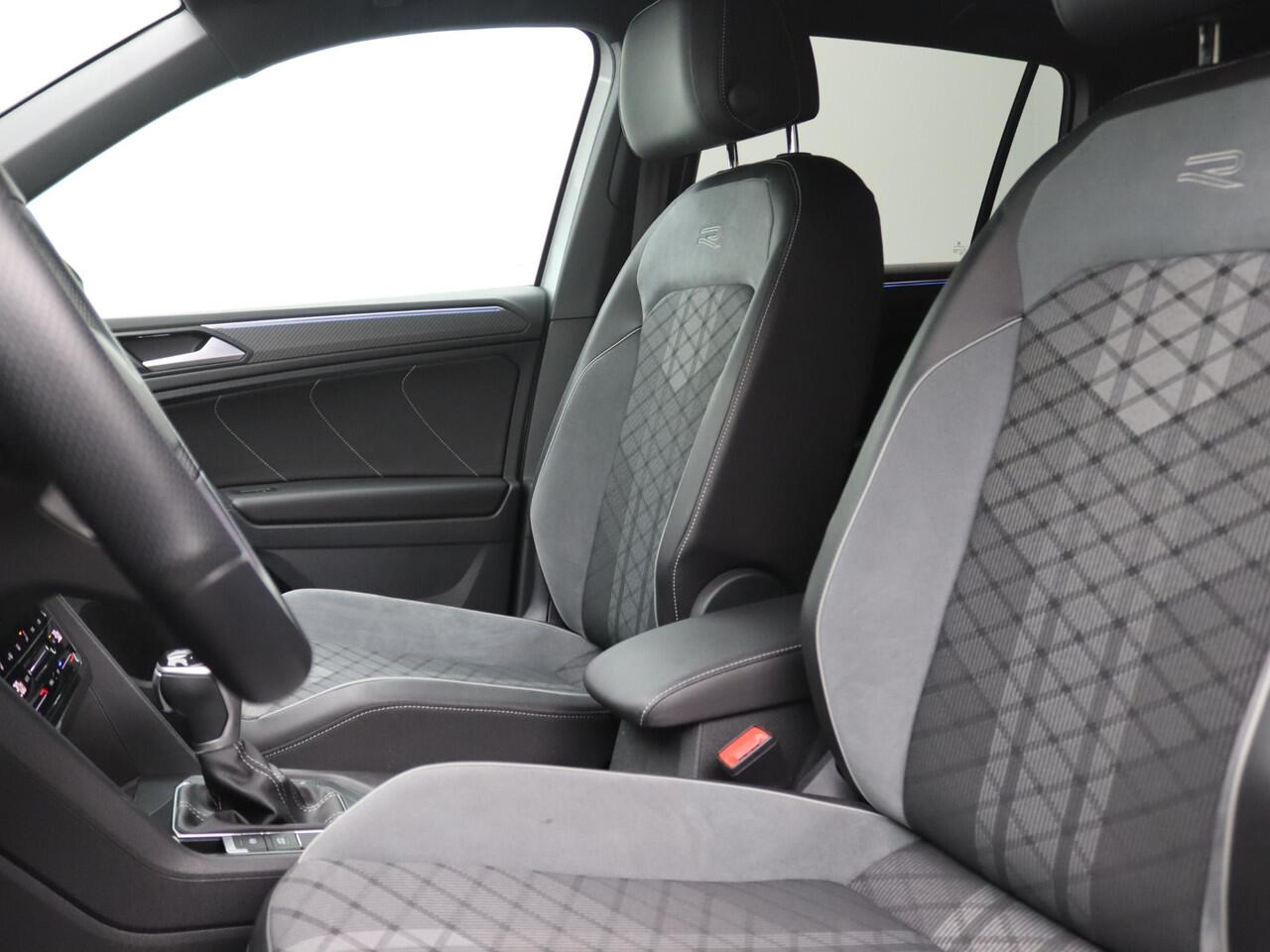 Volkswagen TIGUAN 1.4 TSI eHybrid R-Line Business 245PK DSG Trekhaak, LED-Matrix, Elek. achterklep, 20" Suzuka velgen, Navigatiesysteem, Black Style, Winterpakket