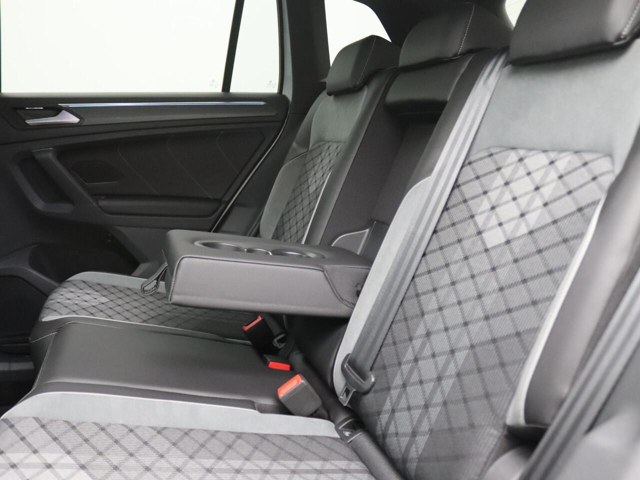 Volkswagen TIGUAN 1.4 TSI eHybrid R-Line Business 245PK DSG Trekhaak, LED-Matrix, Elek. achterklep, 20" Suzuka velgen, Navigatiesysteem, Black Style, Winterpakket