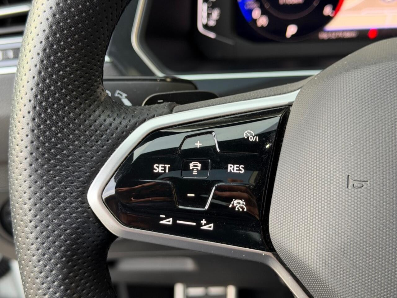 Volkswagen TIGUAN 1.5 TSI DSG R-LINE Pano Camera Virtueel