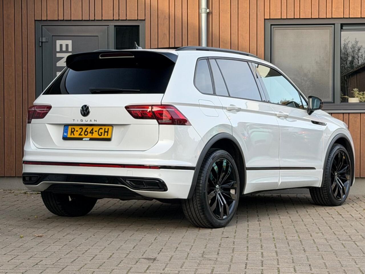 Volkswagen TIGUAN 1.5 TSI DSG R-LINE Pano Camera Virtueel