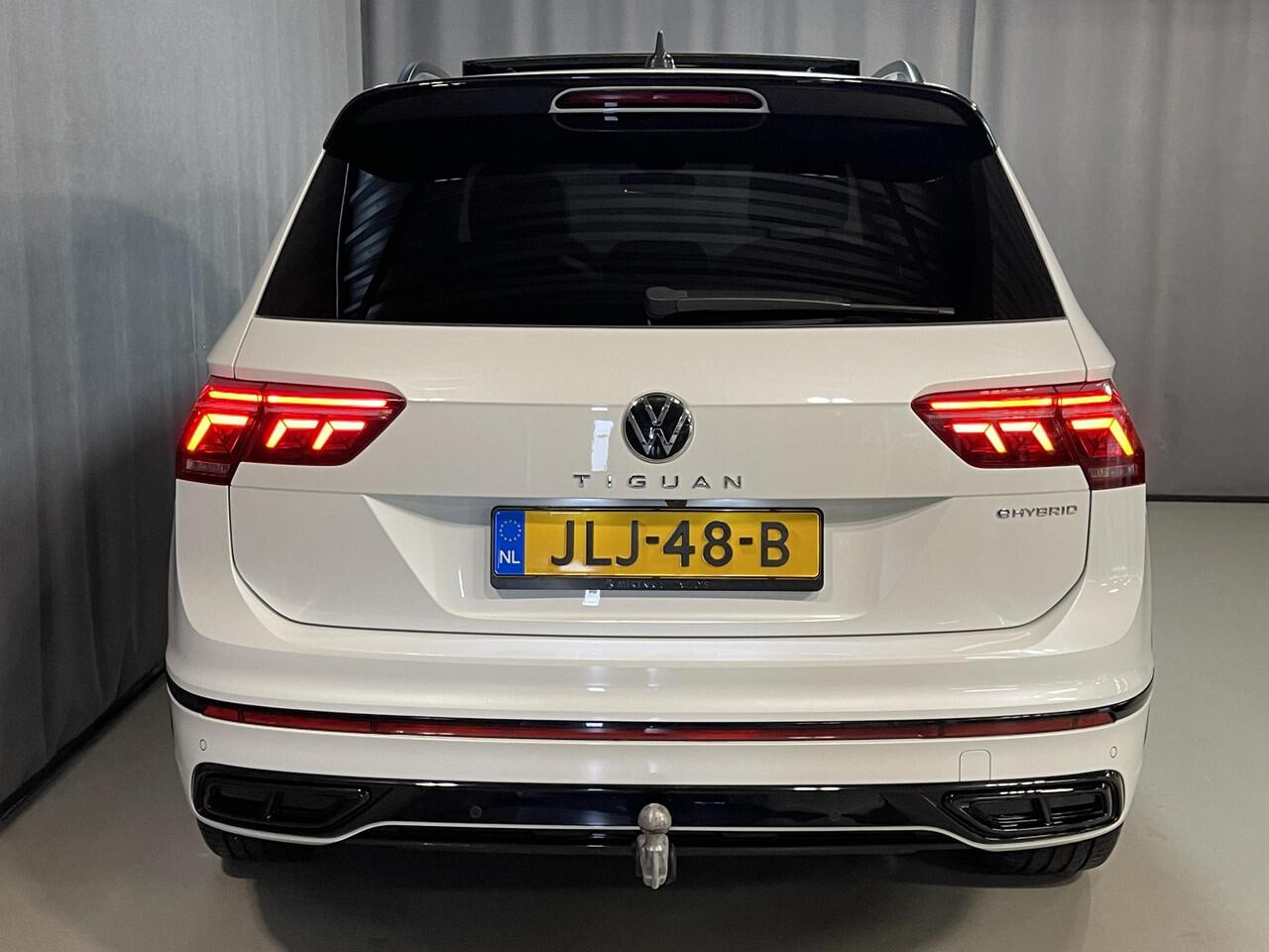 Volkswagen TIGUAN 1.4 TSI eHybrid R-Line Business Black Style 19"/Panoramadak/Trekhaak/Leder + memory/Head-up/Elektrische klep/Dodehoek/Stuur + stoelverwarming/IQ Lights/Adaptieve cruise