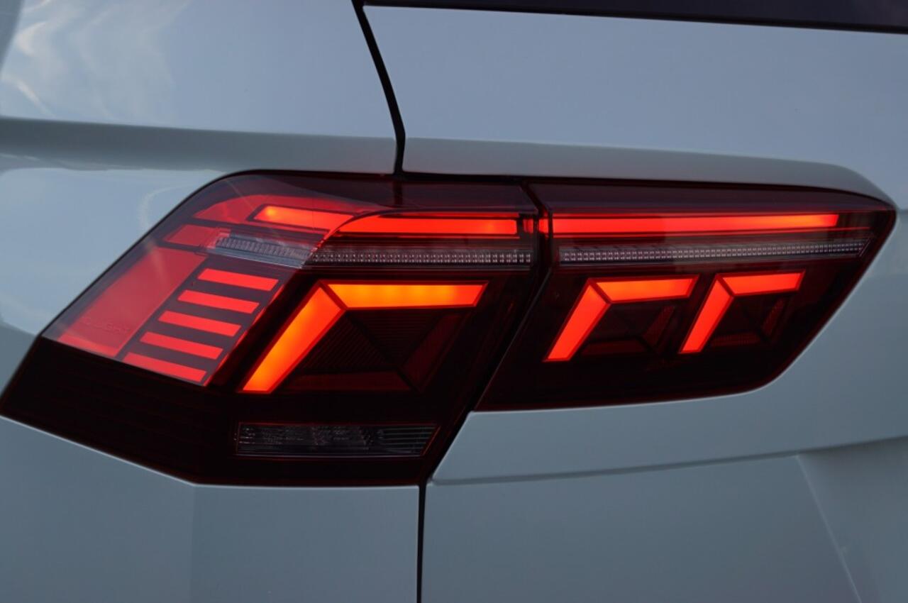 Volkswagen TIGUAN 1.4 e-Hybrid R-Line Black style 245pk/ Panodak /DCC/Leer/Navi Pro /Head-up/360gr Camera/Trekhaak wegklb./ AppConn/ACC