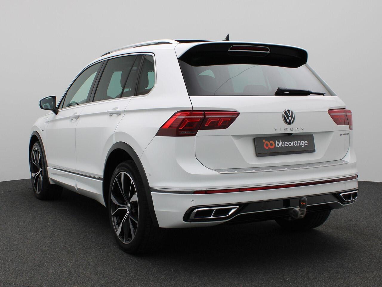 Volkswagen TIGUAN 1.4 TSI eHybrid R-Line Business+ 245PK DSG Pano-Schuifdak, SOH 86%, Trekhaak, Leder, Memorystoel, 20" LM Velgen, Matrix-LED Verlichting, 360gr. Camera
