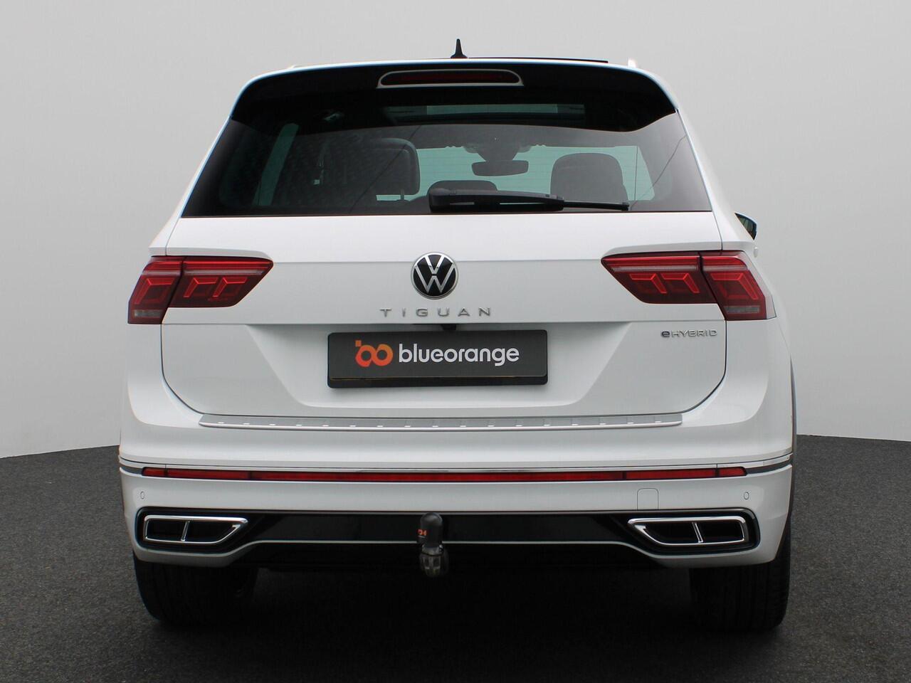 Volkswagen TIGUAN 1.4 TSI eHybrid R-Line Business+ 245PK DSG Pano-Schuifdak, SOH 86%, Trekhaak, Leder, Memorystoel, 20" LM Velgen, Matrix-LED Verlichting, 360gr. Camera