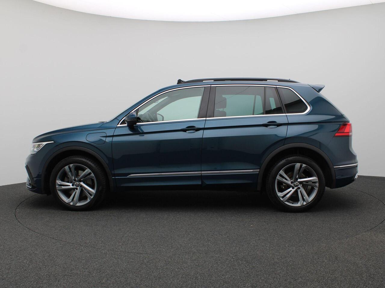 Volkswagen TIGUAN 1.4 TSI eHybrid R-Line Business+ 245PK DSG Pano-Schuifdak, 91% SOH, Elektr. Achterklep, Keyless, Achteruitrijcamera, Stoel-Stuurverwarming, Side Assist, 19" LM Velgen