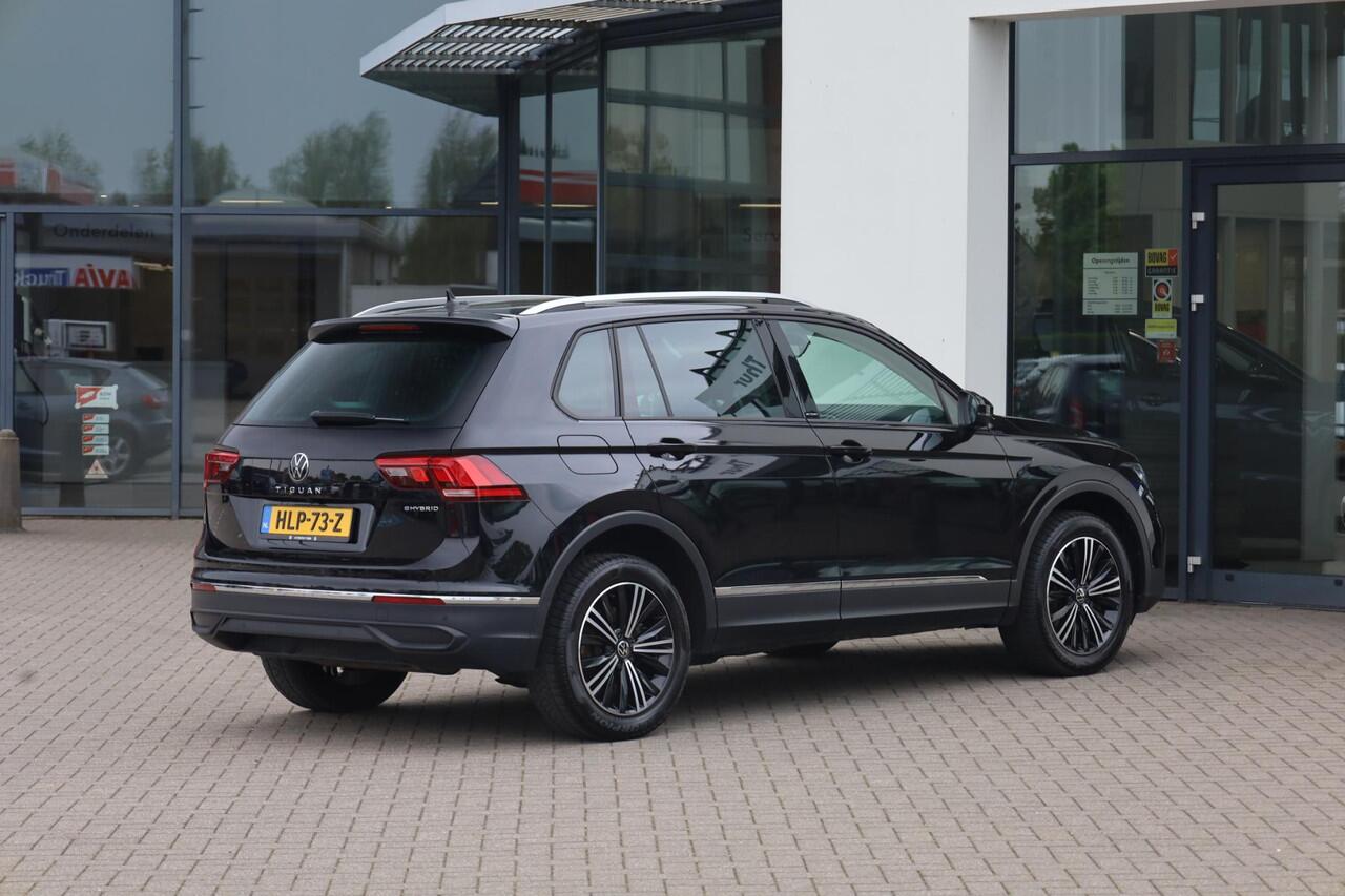 Volkswagen TIGUAN 1.4 TSI eHybrid Active PL ¤653 p/m* 245PK / 180kW DSG, Wegklapbare trekhaak, achteruitrijcamera (rear view), elektrische achterklep (easy open en close), 18" 'Nizza' LMV, LED Matrix (IQ.Lights), alarm klasse III, keyless start & entry, rondomzicht camera 