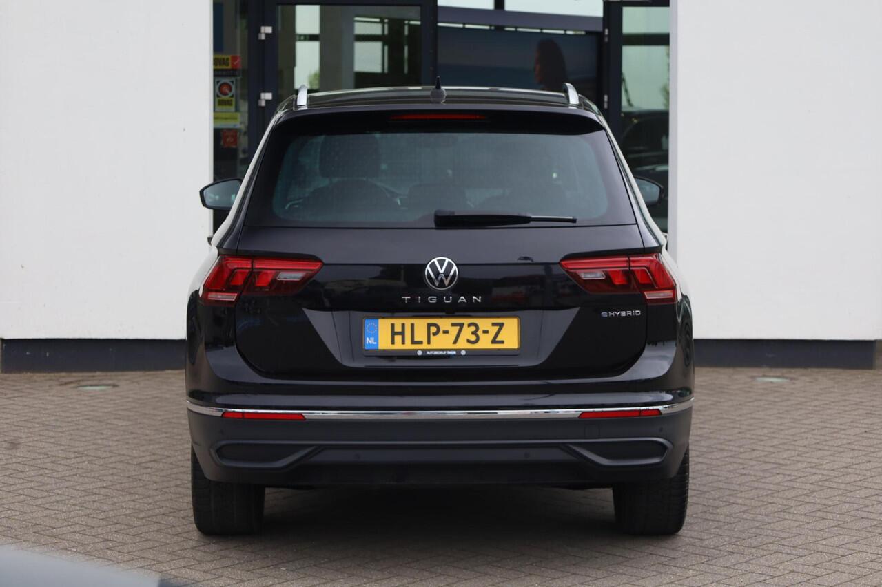 Volkswagen TIGUAN 1.4 TSI eHybrid Active PL ¤653 p/m* 245PK / 180kW DSG, Wegklapbare trekhaak, achteruitrijcamera (rear view), elektrische achterklep (easy open en close), 18" 'Nizza' LMV, LED Matrix (IQ.Lights), alarm klasse III, keyless start & entry, rondomzicht camera 