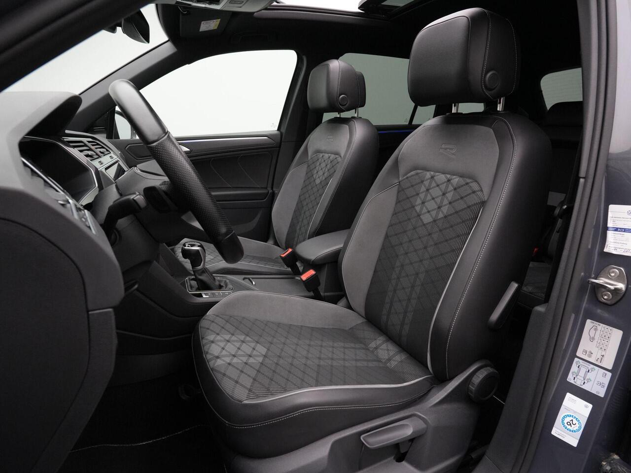 Volkswagen TIGUAN 1.4 TSI eHybrid 245 pk DSG R-Line Business | Panoramadak | Black Style | Trekhaak | Adaptief onderstel | IQ Light | Stuur-/stoelverwarming