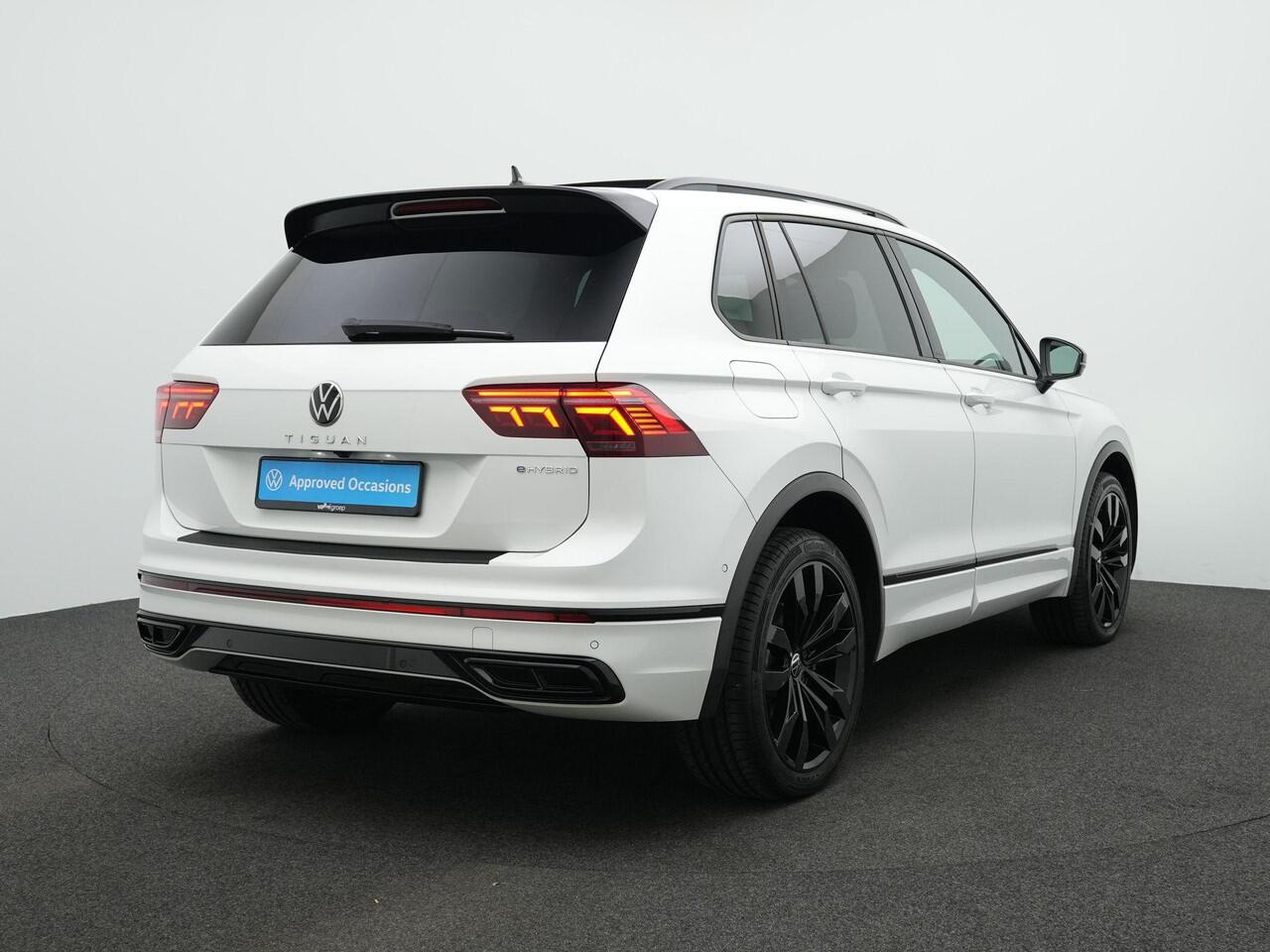 Volkswagen TIGUAN 1.4 TSI eHybrid 245 pk DSG R-Line Business | Panoramadak | Adaptief onderstel | 360 camera | Head-up display | IQ Light
