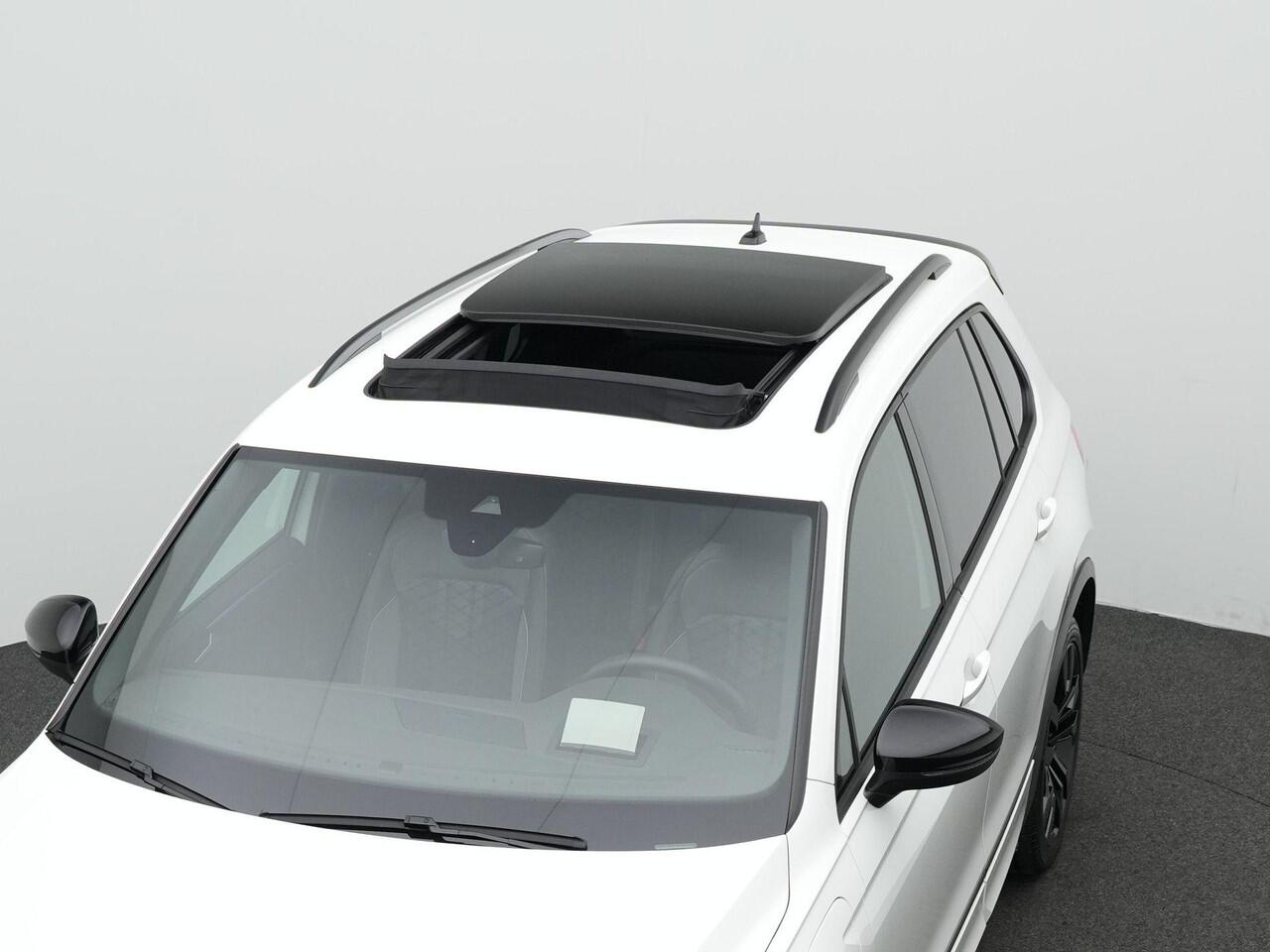 Volkswagen TIGUAN 1.4 TSI eHybrid 245 pk DSG R-Line Business | Panoramadak | Adaptief onderstel | 360 camera | Head-up display | IQ Light